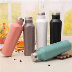 Eristetty urheilujuomapullo